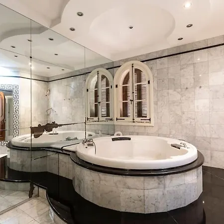 Spectacular With Pool And Tennis Court