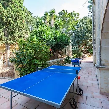Spectacular With Pool And Tennis Court