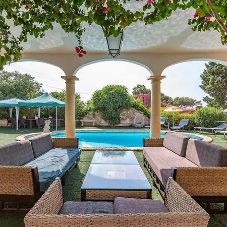 Spectacular With Pool And Tennis Court Villa Madliena