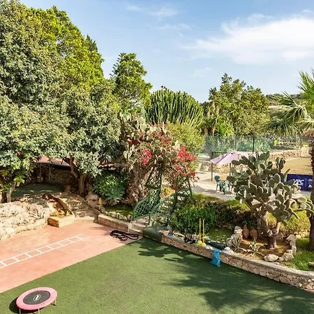 Villa Spectacular With Pool And Tennis Court