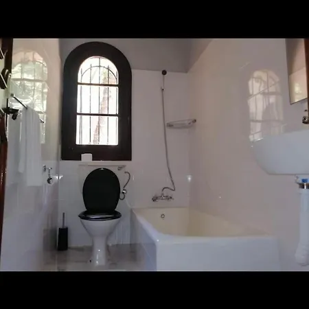 Spectacular With Pool And Tennis Court * Madliena