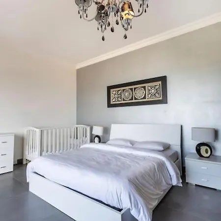 Spectacular With Pool And Tennis Court Villa