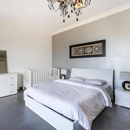 Villa Spectacular With Pool And Tennis Court Madliena