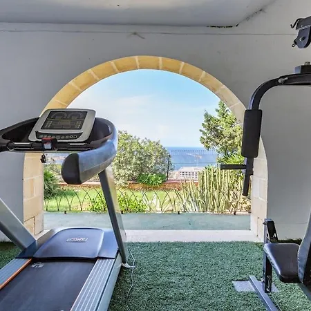 Spectacular With Pool And Tennis Court