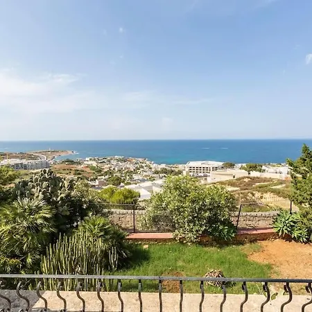 Spectacular With Pool And Tennis Court