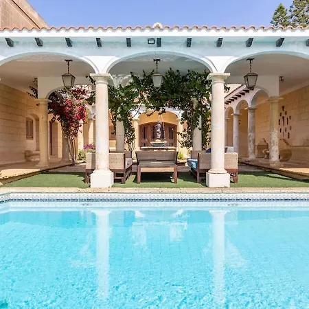 Villa Spectacular With Pool And Tennis Court