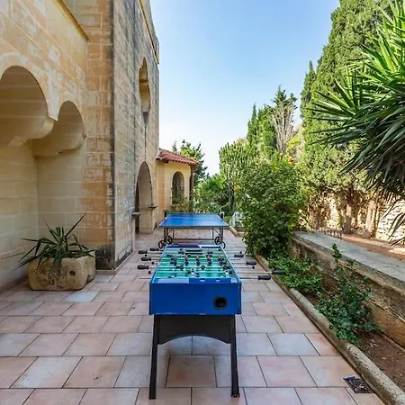 Spectacular With Pool And Tennis Court