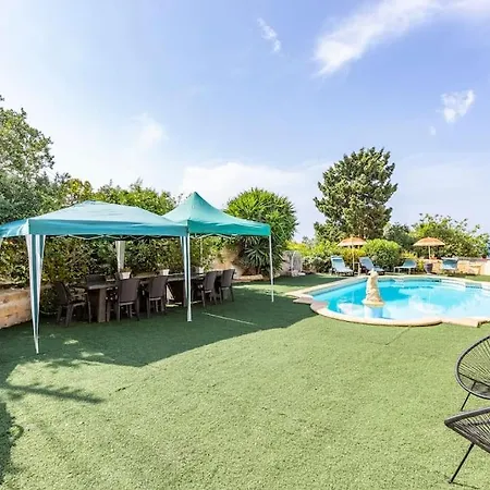 Spectacular With Pool And Tennis Court * Madliena