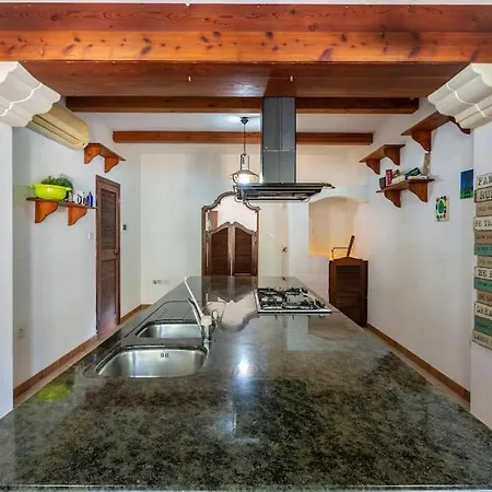 Villa Spectacular With Pool And Tennis Court Madliena