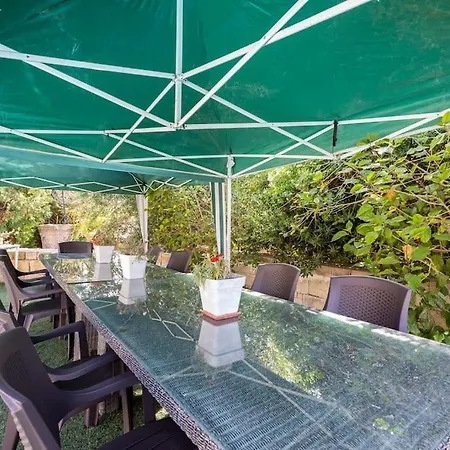 Spectacular With Pool And Tennis Court Villa *
