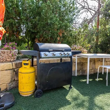 Spectacular With Pool And Tennis Court Villa *