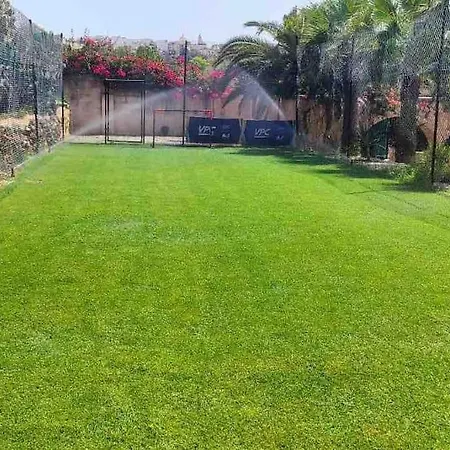 Spectacular With Pool And Tennis Court