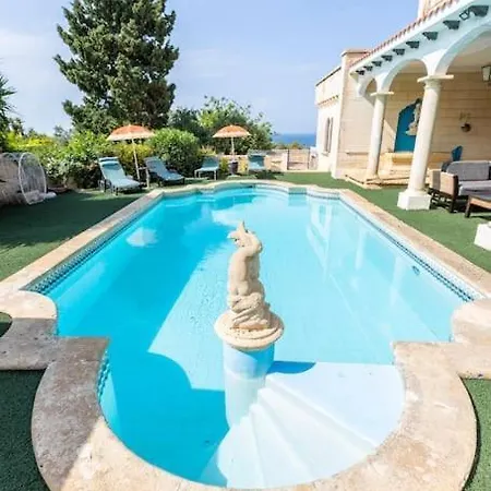 Spectacular With Pool And Tennis Court فيلة Madliena