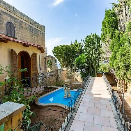 Spectacular With Pool And Tennis Court فيلة
