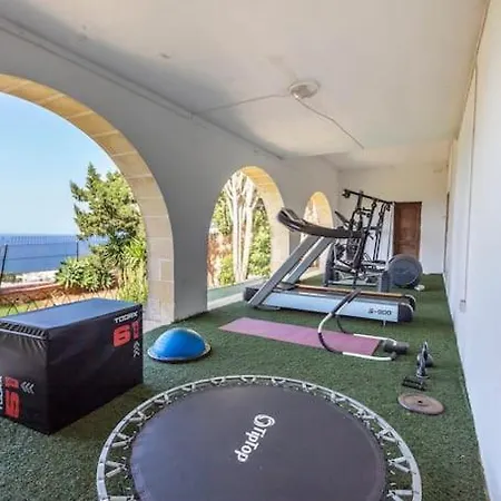Spectacular With Pool And Tennis Court فيلة Madliena