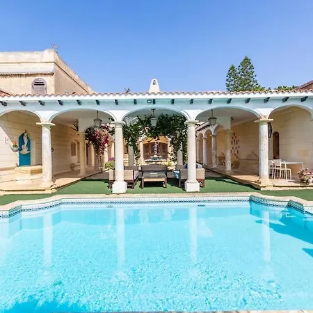 Spectacular With Pool And Tennis Court فيلة Madliena