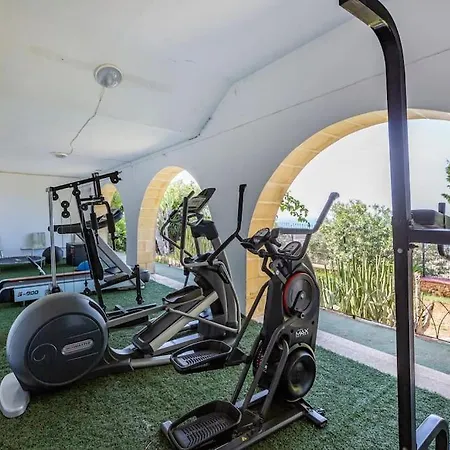 Spectacular With Pool And Tennis Court فيلة Madliena