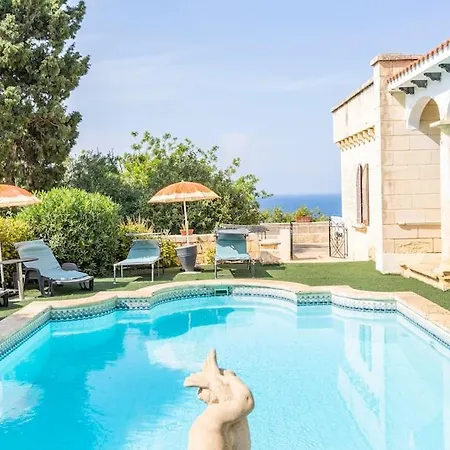 Spectacular With Pool And Tennis Court فيلة