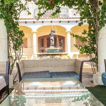 Spectacular With Pool And Tennis Court فيلة